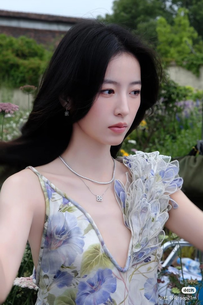 4 mỹ nhân showbiz này không giả tạo thì ai giả tạo? - Ảnh 8. 4 mỹ nhân showbiz này không giả tạo thì ai giả tạo? - Ảnh 8.