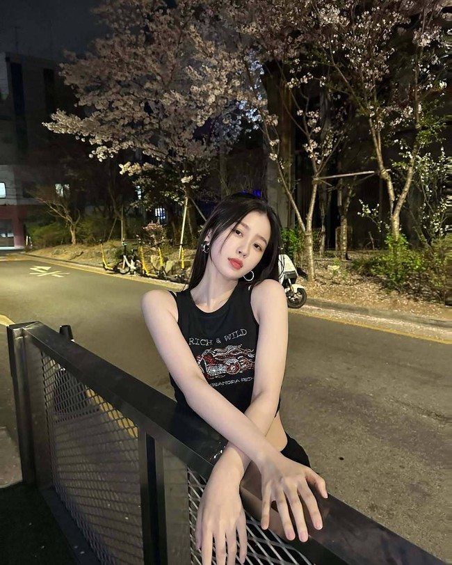 4 mỹ nhân showbiz này không giả tạo thì ai giả tạo? - Ảnh 2. 4 mỹ nhân showbiz này không giả tạo thì ai giả tạo? - Ảnh 2.
