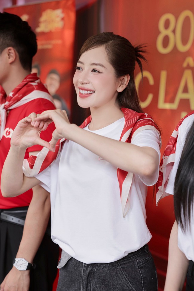 Chi Pu thẩm mỹ răng gây tranh cãi mạng xã hội, bạn chọn nụ cười duyên nguyên bản hay thần thái sang chảnh hiện tại? - Ảnh 3.