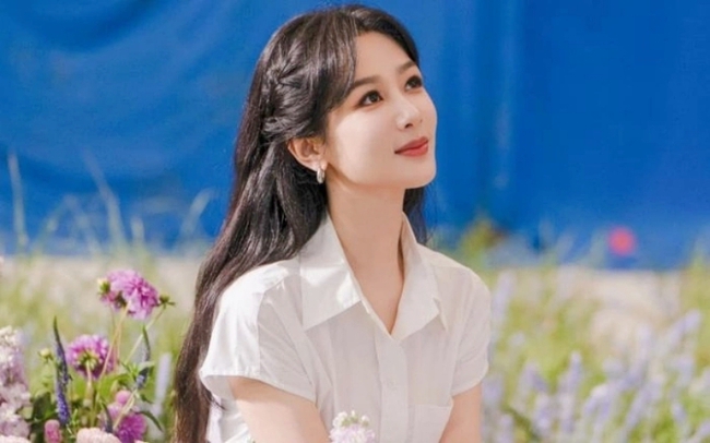 3 thói quen dưỡng da của Dương Tử: bí quyết để làn da luôn căng bóng, tươi trẻ - Ảnh 3. 3 thói quen dưỡng da của Dương Tử: bí quyết để làn da luôn căng bóng, tươi trẻ - Ảnh 3.