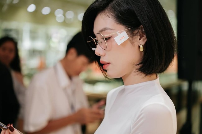Fan Việt rủ nhau sắm kính mắt “cheap moment” cùng thần tượng - Ảnh 9. Fan Việt rủ nhau sắm kính mắt “cheap moment” cùng thần tượng - Ảnh 9.