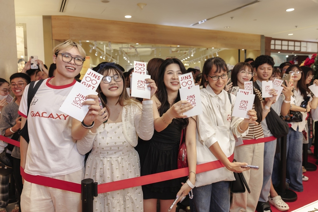 Fan Việt rủ nhau sắm kính mắt “cheap moment” cùng thần tượng - Ảnh 11. Fan Việt rủ nhau sắm kính mắt “cheap moment” cùng thần tượng - Ảnh 11.