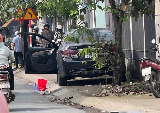 Vụ thi thể cô gái trong cốp ô tô: Đêm con gái mất tích, cha mẹ 2 lần tiếp cận chiếc xe đỗ trên vỉa hè - Ảnh 1.