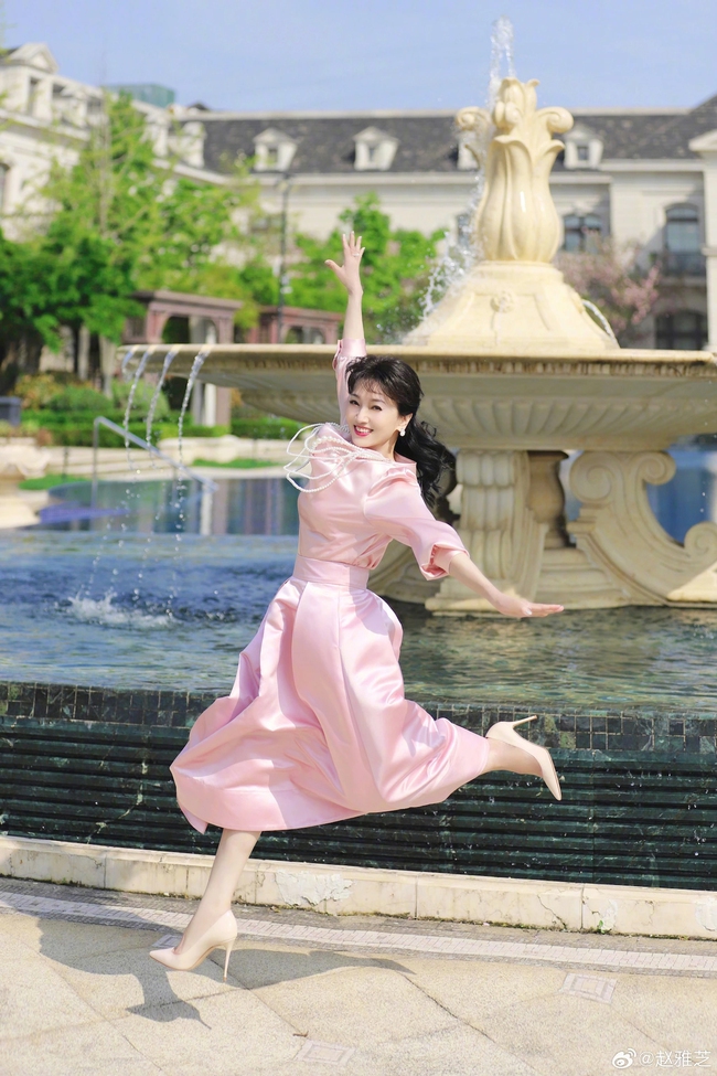 &quot;Nữ hoàng cổ trang&quot; 72 tuổi chăm dùng 3 &quot;món vàng&quot; để thải mỡ, da căng tràn collagen, duy trì cân nặng 48 ký suốt 30 năm qua - Ảnh 5.