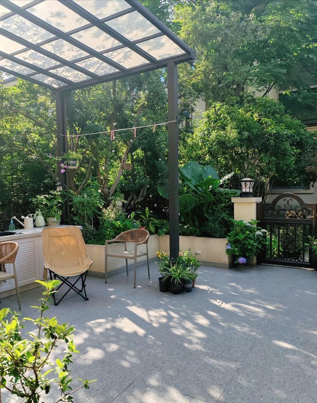 Cuộc sống "sướng như tiên" của người đẹp thị phi một thời: - Ảnh 2. Cuộc sống "sướng như tiên" của người đẹp thị phi một thời: - Ảnh 2.