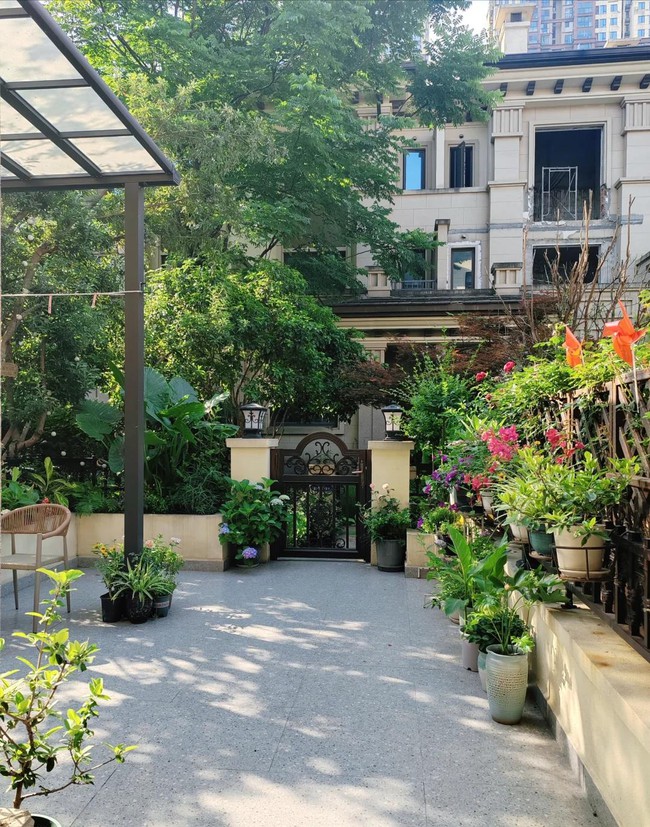 Cuộc sống "sướng như tiên" của người đẹp thị phi một thời: - Ảnh 3. Cuộc sống "sướng như tiên" của người đẹp thị phi một thời: - Ảnh 3.