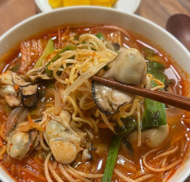 Cô gái sụt 15kg, dạ dày bị liệt vì món mì hot trend bao năm giới trẻ Việt vẫn "mê như điếu đổ" - Ảnh 2. Cô gái sụt 15kg, dạ dày bị liệt vì món mì hot trend bao năm giới trẻ Việt vẫn "mê như điếu đổ" - Ảnh 2.