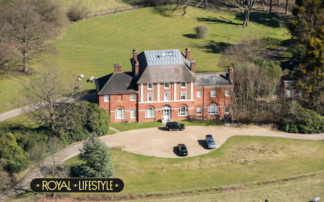 Hóa ra vợ Thân vương William cũng biết "mặc cả": Chiến thuật trang trí căn biệt thự 8 phòng ngủ vẫn sang trọng mà không cần dát vàng! - Ảnh 1. Hóa ra vợ Thân vương William cũng biết "mặc cả": Chiến thuật trang trí căn biệt thự 8 phòng ngủ vẫn sang trọng mà không cần dát vàng! - Ảnh 1.