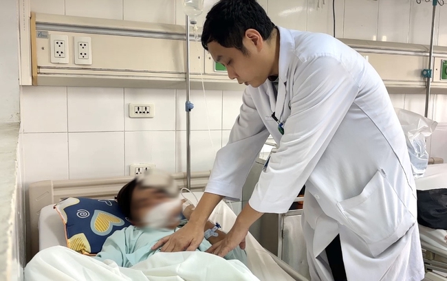 Bị bạn dùng vòi hơi xịt vào hậu môn, nam thanh niên vỡ đại tràng - Ảnh 1. Bị bạn dùng vòi hơi xịt vào hậu môn, nam thanh niên vỡ đại tràng - Ảnh 1.