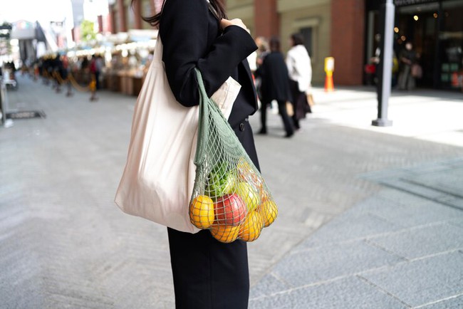 side-view-woman-carrying-bag-with-fruits23-2149410952-17385825781941145459514.jpg