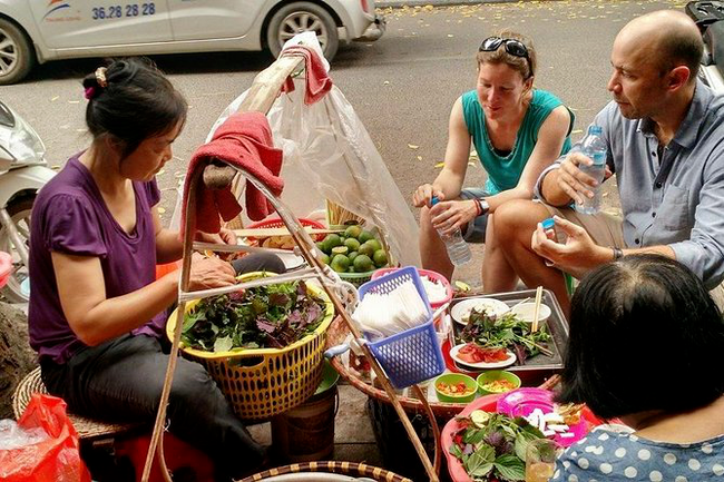 Bình luận hài hước về ẩm thực Việt của các 'ông Tây' khiến dân mạng thích thú - Ảnh 2.