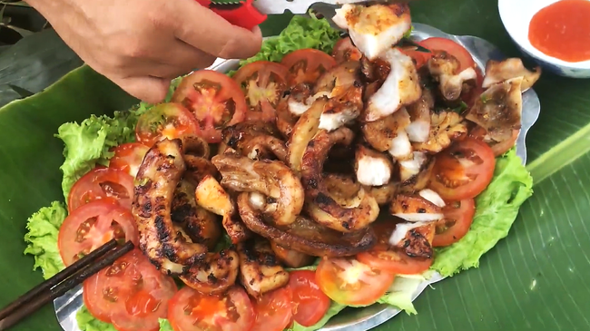 Tưởng ký sinh trùng nhưng đây lại là bộ phận độc lạ ít người biết của cá ngừ, giá cực rẻ mà ăn ngon miễn chê - Ảnh 5. Tưởng ký sinh trùng nhưng đây lại là bộ phận độc lạ ít người biết của cá ngừ, giá cực rẻ mà ăn ngon miễn chê - Ảnh 5.