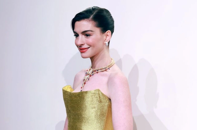 Bí quyết dưỡng da căng bóng rạng rỡ của Anne Hathaway - Ảnh 3. Bí quyết dưỡng da căng bóng rạng rỡ của Anne Hathaway - Ảnh 3.
