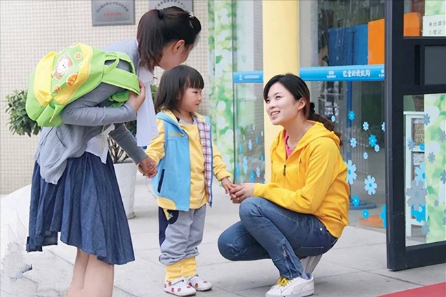 Đừng phạm 4 sai lầm này khi đón con, cha mẹ tự biến mình thành &quot;nỗi ám ảnh&quot; của nhà trường - Ảnh 1. - Ảnh 1.