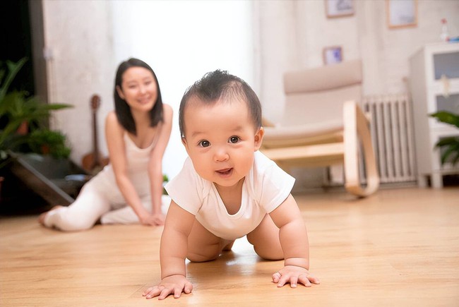 Bé bỏ qua giai đoạn bò để đi sớm? Cẩn thận, cha mẹ đang vô tình đánh mất "chìa khóa thông minh" của con - Ảnh 1. - Ảnh 1. - Ảnh 1. Lợi ích của việc tập bò ở trẻ - Ảnh 1. - Ảnh 1. - Ảnh 1.