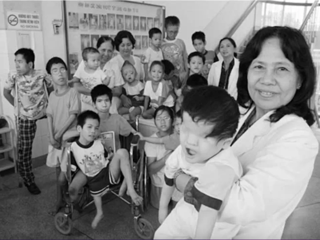 GS.BS Nguyễn Thị Ngọc Phượng: Người phụ nữ từ chối hai lần sang Pháp để ở lại Việt Nam tìm ra điều &quot;bí ẩn khủng khiếp&quot; và làm nên điều kỳ diệu - Ảnh 6.