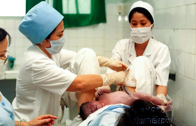 GS.BS Nguyễn Thị Ngọc Phượng: Người phụ nữ từ chối hai lần sang Pháp để ở lại Việt Nam tìm ra điều &quot;bí ẩn khủng khiếp&quot; và làm nên điều kỳ diệu - Ảnh 3.