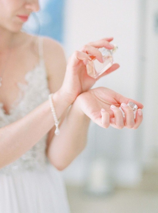 Mùi nước hoa mẹ xịt mỗi sáng và cách tôi học được rằng "Phụ nữ nên có một mùi hương của riêng mình" - Ảnh 2. Mùi nước hoa mẹ xịt mỗi sáng và cách tôi học được rằng "Phụ nữ nên có một mùi hương của riêng mình" - Ảnh 2.