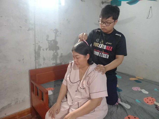 Mẹ bại liệt nén đau đớn, mong có tiền cứu chữa con trai mắc bệnh hiểm nghèo - Ảnh 3.