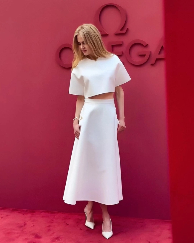 Soi da tại Met Gala: Bất ngờ BLACKPINK thua cả sao Hollywood U60, có bí quyết chăm sóc da vừa đủ lại không đắt đỏ như nhiều người nghĩ - Ảnh 9. Soi da tại Met Gala: Bất ngờ BLACKPINK thua cả sao Hollywood U60, có bí quyết chăm sóc da vừa đủ lại không đắt đỏ như nhiều người nghĩ - Ảnh 9.