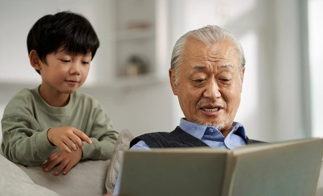 Trình độ học vấn của ông bà có ảnh hưởng đến cháu: Kết luận từ nghiên cứu khoa học gây tranh cãi - Ảnh 1. Trình độ học vấn của ông bà có ảnh hưởng đến cháu: Kết luận từ nghiên cứu khoa học gây tranh cãi - Ảnh 1.