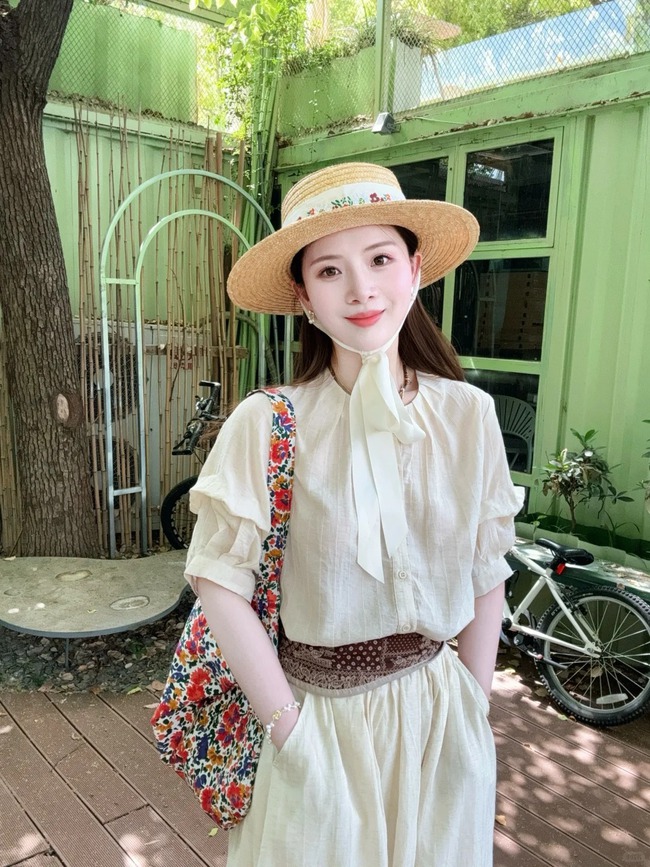 Người sinh vào mùa Xuân nên mặc màu gì để hút tài hút lộc, tiền bạc dồi dào quanh năm? - Ảnh 2. Người sinh vào mùa Xuân nên mặc màu gì để hút tài hút lộc, tiền bạc dồi dào quanh năm? - Ảnh 2.