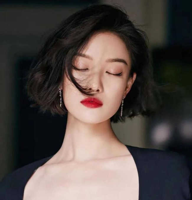 Chị em trung niên mau ghé xem! Ba kiểu tóc này mới thật sự là "vương miện" cho vẻ thanh lịch trẻ trung - Ảnh 10. Chị em trung niên mau ghé xem! Ba kiểu tóc này mới thật sự là "vương miện" cho vẻ thanh lịch trẻ trung - Ảnh 10.