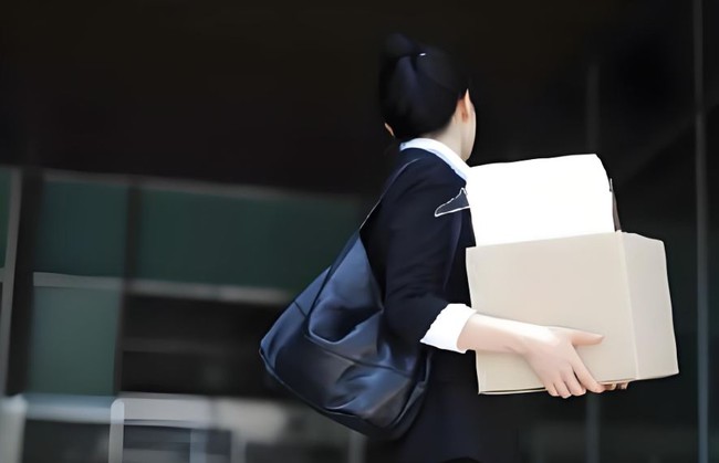 Mẹ vừa MẤT VIỆC rồi con ơi! Nếu không muốn bị đào thải vì AI như mẹ, nhớ học lấy 5 kỹ năng này, học thật giỏi! - Ảnh 1. Mẹ vừa MẤT VIỆC rồi con ơi! Nếu không muốn bị đào thải vì AI như mẹ, nhớ học lấy 5 kỹ năng này, học thật giỏi! - Ảnh 1.