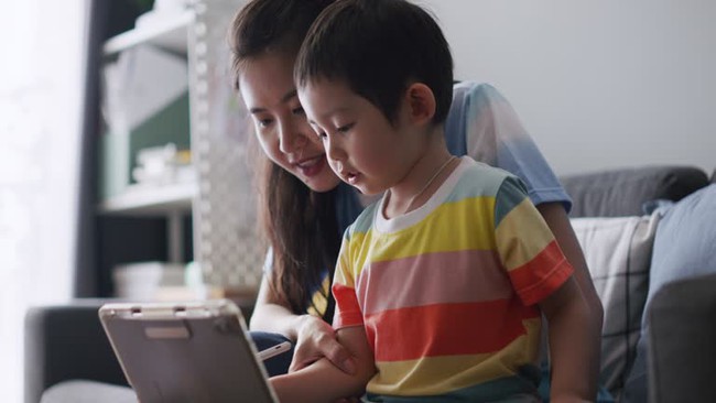Bà mẹ ở TP.HCM khoe con xếp hạng nhất, nhiều phụ huynh chỉ ra 1 điểm cực vô lý: Vô tư hay cố ý thổi phồng? - Ảnh 1. Bà mẹ ở TP.HCM khoe con xếp hạng nhất, nhiều phụ huynh chỉ ra 1 điểm cực vô lý: Vô tư hay cố ý thổi phồng? - Ảnh 1.