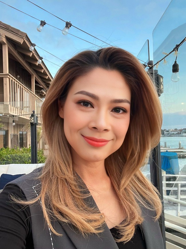 Nữ ca sĩ Việt nói: "Nhìn con lao xuống biển bơi mà mình rơi nước mắt" - Đọc mới thấy dạy con rất chuẩn! - Ảnh 2. Nữ ca sĩ Việt nói: "Nhìn con lao xuống biển bơi mà mình rơi nước mắt" - Đọc mới thấy dạy con rất chuẩn! - Ảnh 2.