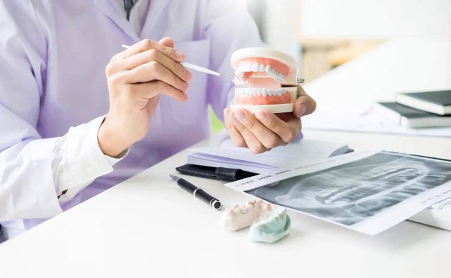 Để có 20 chiếc răng khỏe mạnh ngay cả khi ở tuổi 80, bác sĩ khuyến cáo cần làm được 3 việc từ khi còn trẻ - Ảnh 4. Để có 20 chiếc răng khỏe mạnh ngay cả khi ở tuổi 80, bác sĩ khuyến cáo cần làm được 3 việc từ khi còn trẻ - Ảnh 4.