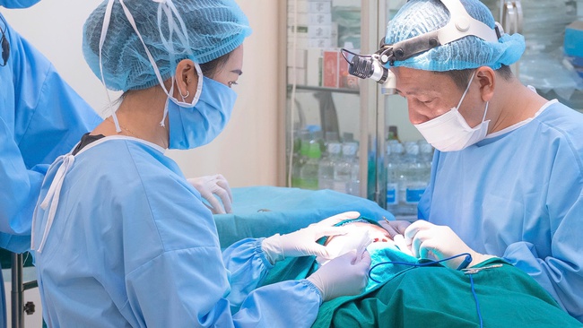 Làm đẹp "bất chấp", nhiều chị em đau đớn gặp biến chứng: Khuyến cáo của bác sĩ để đẹp và an toàn - Ảnh 3. Làm đẹp "bất chấp", nhiều chị em đau đớn gặp biến chứng: Khuyến cáo của bác sĩ để đẹp và an toàn - Ảnh 3.