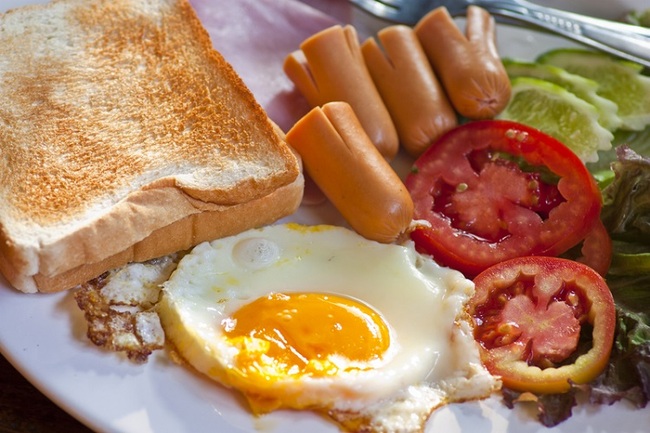 Có 2 loại bữa sáng mà các chuyên gia không ăn vì sợ não "ngày càng dốt đi"! Tránh xa 5 loại thực phẩm này để giữ cho đầu óc bạn luôn minh mẫn - Ảnh 1. Có 2 loại bữa sáng mà các chuyên gia không ăn vì sợ não "ngày càng dốt đi"! Tránh xa 5 loại thực phẩm này để giữ cho đầu óc bạn luôn minh mẫn - Ảnh 1.