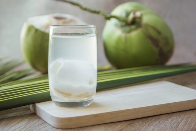 Dịch Covid-19 quay lại: Hãy cẩn trọng hơn từ bữa ăn, đừng bỏ qua loại nước rẻ bèo luôn bán đầy chợ Việt - Ảnh 2. Dịch Covid-19 quay lại: Hãy cẩn trọng hơn từ bữa ăn, đừng bỏ qua loại nước rẻ bèo luôn bán đầy chợ Việt - Ảnh 2.