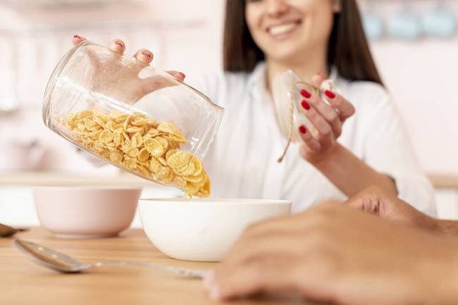 Có 2 loại bữa sáng mà các chuyên gia không ăn vì sợ não "ngày càng dốt đi"! Tránh xa 5 loại thực phẩm này để giữ cho đầu óc bạn luôn minh mẫn - Ảnh 4. Có 2 loại bữa sáng mà các chuyên gia không ăn vì sợ não "ngày càng dốt đi"! Tránh xa 5 loại thực phẩm này để giữ cho đầu óc bạn luôn minh mẫn - Ảnh 4.