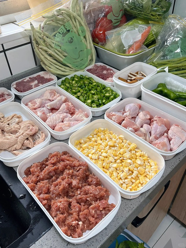 Mẹ đảm chi tiêu 143 nghìn cho cả tuần: Nấu ăn cho 3 người, vẫn đủ thịt cá, rau củ ngon miệng mỗi ngày - Ảnh 3. Mẹ đảm chi tiêu 143 nghìn cho cả tuần: Nấu ăn cho 3 người, vẫn đủ thịt cá, rau củ ngon miệng mỗi ngày - Ảnh 3.