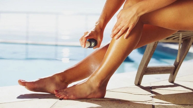 Dùng xịt chống nắng thiếu hiểu biết: Đẹp da chưa thấy, nguy hiểm đã cận kề! - Ảnh 2. Dùng xịt chống nắng thiếu hiểu biết: Đẹp da chưa thấy, nguy hiểm đã cận kề! - Ảnh 2.