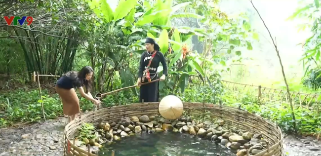 Ngôi làng kỳ lạ ở miền Bắc: Cả làng ‘ăn chung nồi, tiền chung túi’, khách muốn vào làng phải rửa tay bằng nước giếng thần - Ảnh 6. Ngôi làng kỳ lạ ở miền Bắc: Cả làng ‘ăn chung nồi, tiền chung túi’, khách muốn vào làng phải rửa tay bằng nước giếng thần - Ảnh 6.