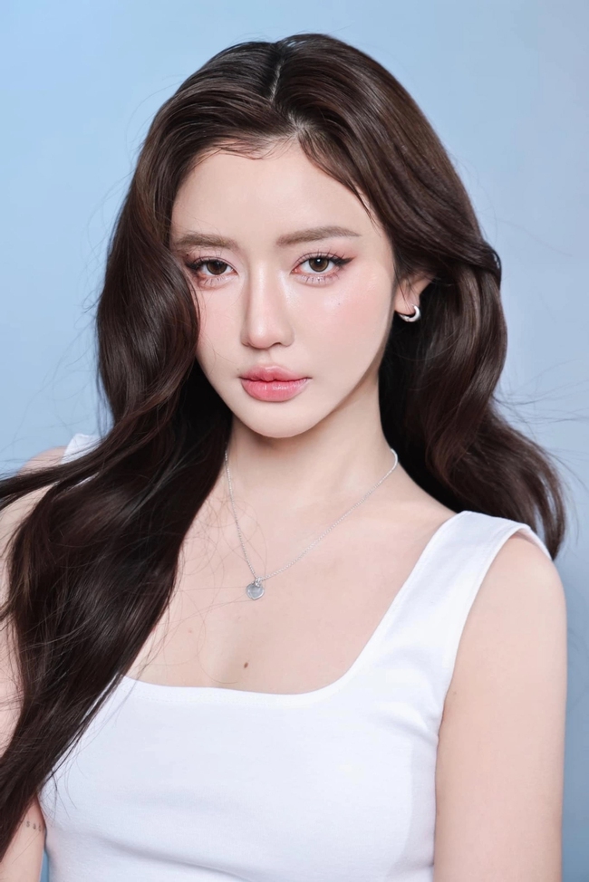 Bích Phương gây sốt với dáng môi giọt nước: Nhìn thôi đã thấy xinh hơn cả "tình đầu quốc dân" - Ảnh 1. Bích Phương gây sốt với dáng môi giọt nước: Nhìn thôi đã thấy xinh hơn cả "tình đầu quốc dân" - Ảnh 1.