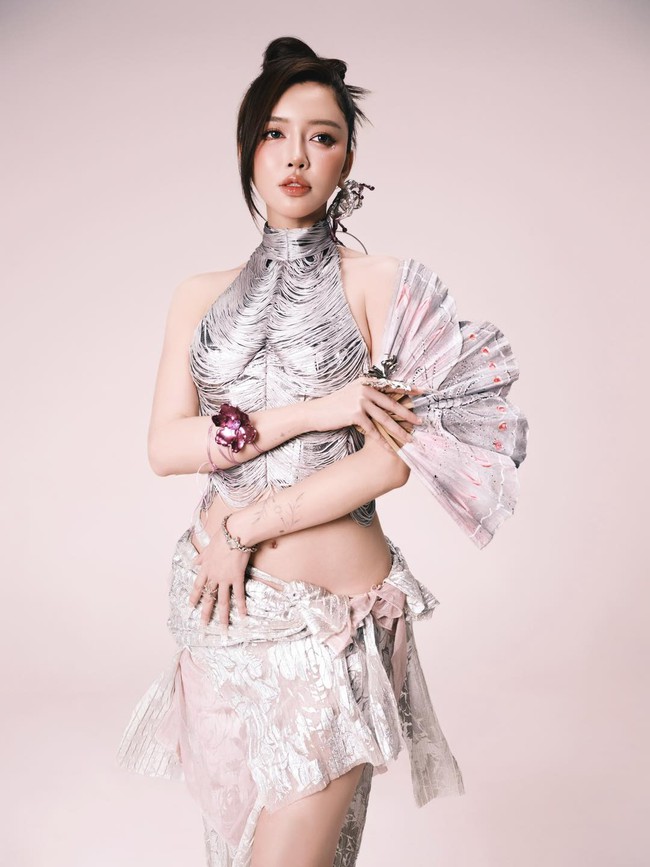 Bích Phương gây sốt với dáng môi giọt nước: Nhìn thôi đã thấy xinh hơn cả "tình đầu quốc dân" - Ảnh 4. Bích Phương gây sốt với dáng môi giọt nước: Nhìn thôi đã thấy xinh hơn cả "tình đầu quốc dân" - Ảnh 4.