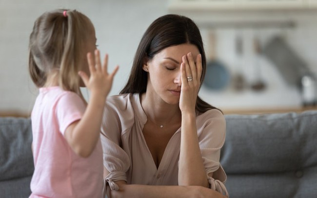 Nếu không muốn con lớn lên không dám đương đầu, trốn tránh trách nhiệm, luôn tìm cách đổ tại thì bố mẹ đừng nên làm những việc này - Ảnh 1.