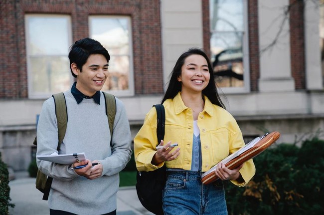 Trước cứ ngỡ nhà giàu lắm mới đi du học được, ai dè có nhiều nước cực rẻ, FREE tiền học ngay nếu học bằng tiếng bản địa! - Ảnh 1. Trước cứ ngỡ nhà giàu lắm mới đi du học được, ai dè có nhiều nước cực rẻ, FREE tiền học ngay nếu học bằng tiếng bản địa! - Ảnh 1.