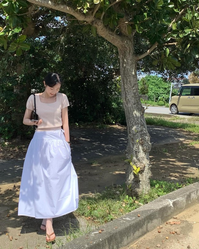 Mặc đẹp rất đơn giản với 10 set đồ màu be mát mắt, trẻ trung và cực kỳ tinh tế - Ảnh 7. Mặc đẹp rất đơn giản với 10 set đồ màu be mát mắt, trẻ trung và cực kỳ tinh tế - Ảnh 7.