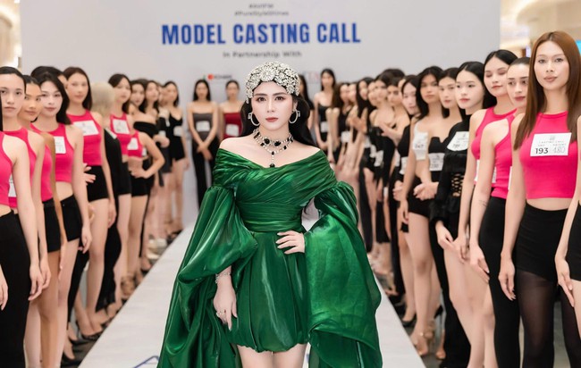 NTK Thanh Hương Bùi hé lộ ý tưởng đặc biệt: "Mỗi người mẫu sẽ truyền tải câu chuyện riêng qua trang phục" - Ảnh 1. NTK Thanh Hương Bùi hé lộ ý tưởng đặc biệt: "Mỗi người mẫu sẽ truyền tải câu chuyện riêng qua trang phục" - Ảnh 1.