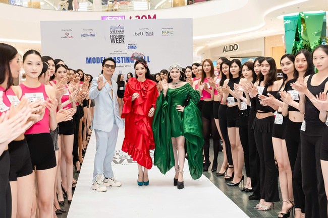 NTK Thanh Hương Bùi hé lộ ý tưởng đặc biệt: "Mỗi người mẫu sẽ truyền tải câu chuyện riêng qua trang phục" - Ảnh 5. NTK Thanh Hương Bùi hé lộ ý tưởng đặc biệt: "Mỗi người mẫu sẽ truyền tải câu chuyện riêng qua trang phục" - Ảnh 5.