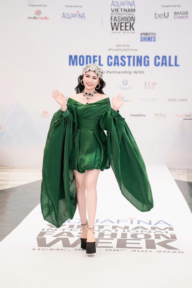 NTK Thanh Hương Bùi hé lộ ý tưởng đặc biệt: "Mỗi người mẫu sẽ truyền tải câu chuyện riêng qua trang phục" - Ảnh 2. NTK Thanh Hương Bùi hé lộ ý tưởng đặc biệt: "Mỗi người mẫu sẽ truyền tải câu chuyện riêng qua trang phục" - Ảnh 2.