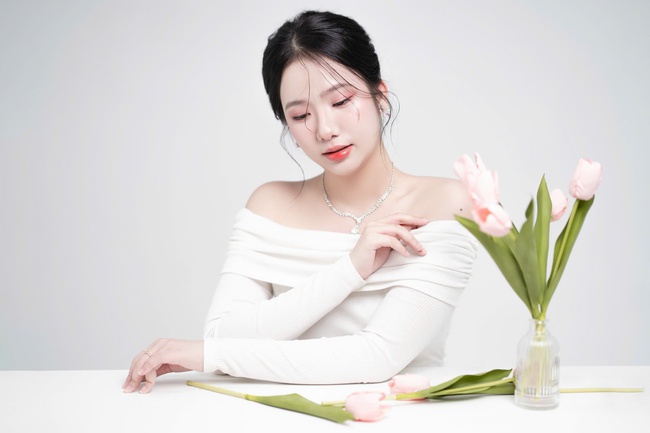 Nữ sinh Huế được mẹ &quot;nắn chân&quot; từ nhỏ để thi Hoa hậu: Học hành giỏi giang, vững vàng trước thử thách nhờ một câu nói - Ảnh 5.
