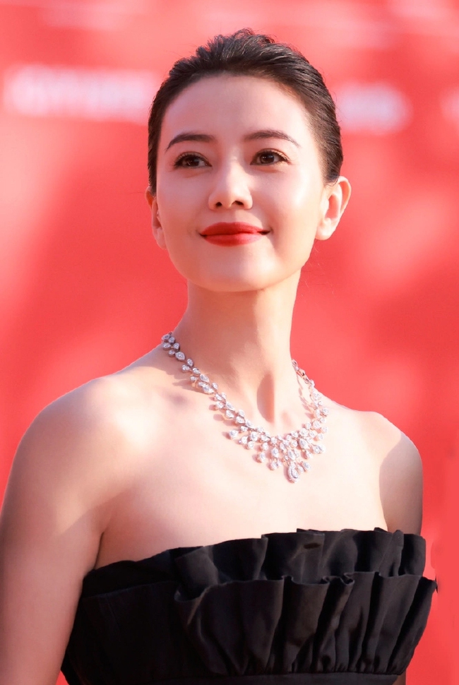 Mỹ nhân Cbiz trẻ mãi không già, U50 da mơn mởn collagen nhờ kết thân 1 loại nước, chống nắng vô cùng kỹ lưỡng đáng học hỏi - Ảnh 2. Mỹ nhân Cbiz trẻ mãi không già, U50 da mơn mởn collagen nhờ kết thân 1 loại nước, chống nắng vô cùng kỹ lưỡng đáng học hỏi - Ảnh 2.