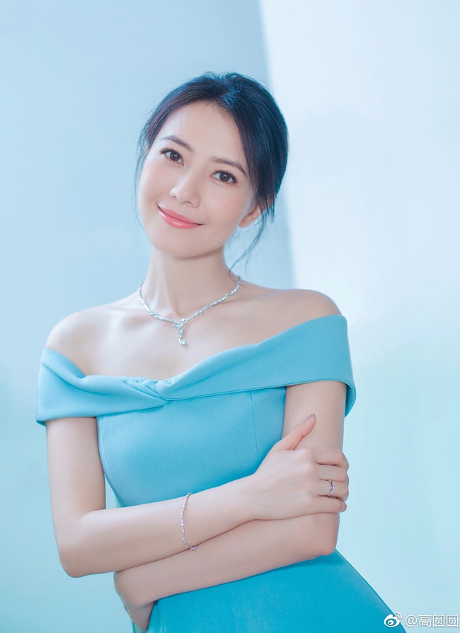 Mỹ nhân Cbiz trẻ mãi không già, U50 da mơn mởn collagen nhờ kết thân 1 loại nước, chống nắng vô cùng kỹ lưỡng đáng học hỏi - Ảnh 5. Mỹ nhân Cbiz trẻ mãi không già, U50 da mơn mởn collagen nhờ kết thân 1 loại nước, chống nắng vô cùng kỹ lưỡng đáng học hỏi - Ảnh 5.