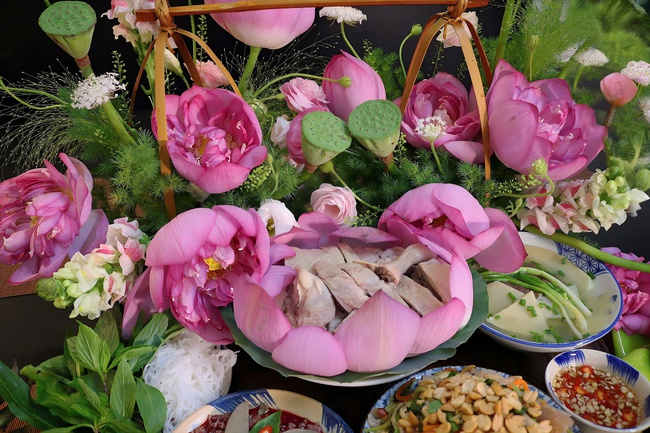 Ngắm mâm cỗ vịt dịp Tết Đoan Ngọ "tuyệt đối ngon, tuyệt đối điện ảnh" của mẹ đảm Hà Nội - Ảnh 3. Ngắm mâm cỗ vịt dịp Tết Đoan Ngọ "tuyệt đối ngon, tuyệt đối điện ảnh" của mẹ đảm Hà Nội - Ảnh 3.